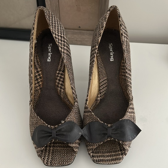 Brown Houndstooth Heels - Picture 2 of 4